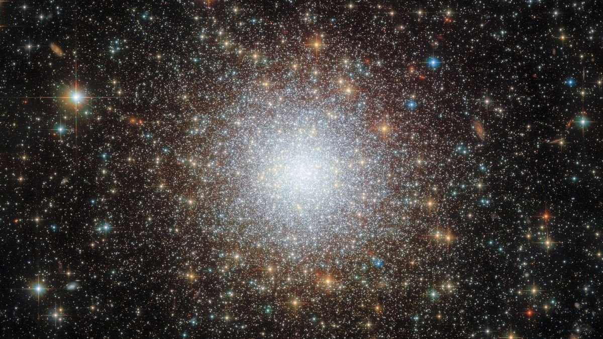 Hubble Telescope sees a bright ‘snowball’ of stars in the Milky Way’s neighbor (image)