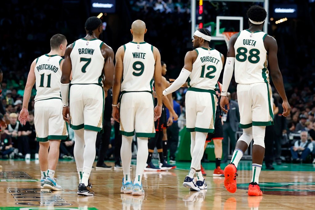 NBA: Celtics slip past Raptors to improve 16-0 in Boston