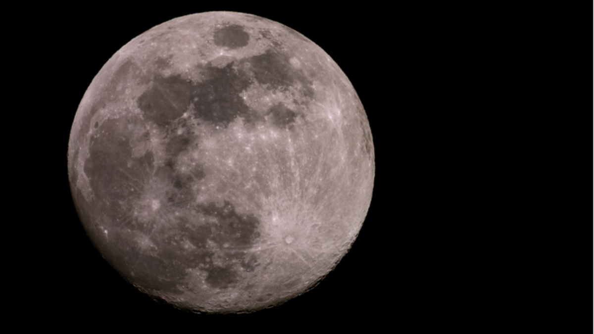 See December’s Full Cold Moon shine in the sky like a Christmas ornament (photos)