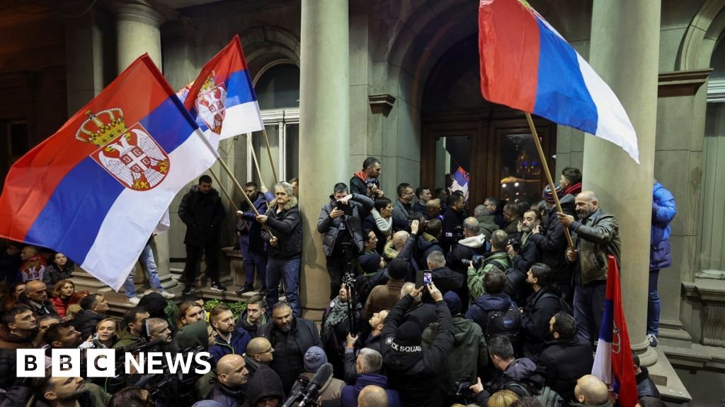 Serbia protests Anti government demonstrators try to storm Belgrade city hall