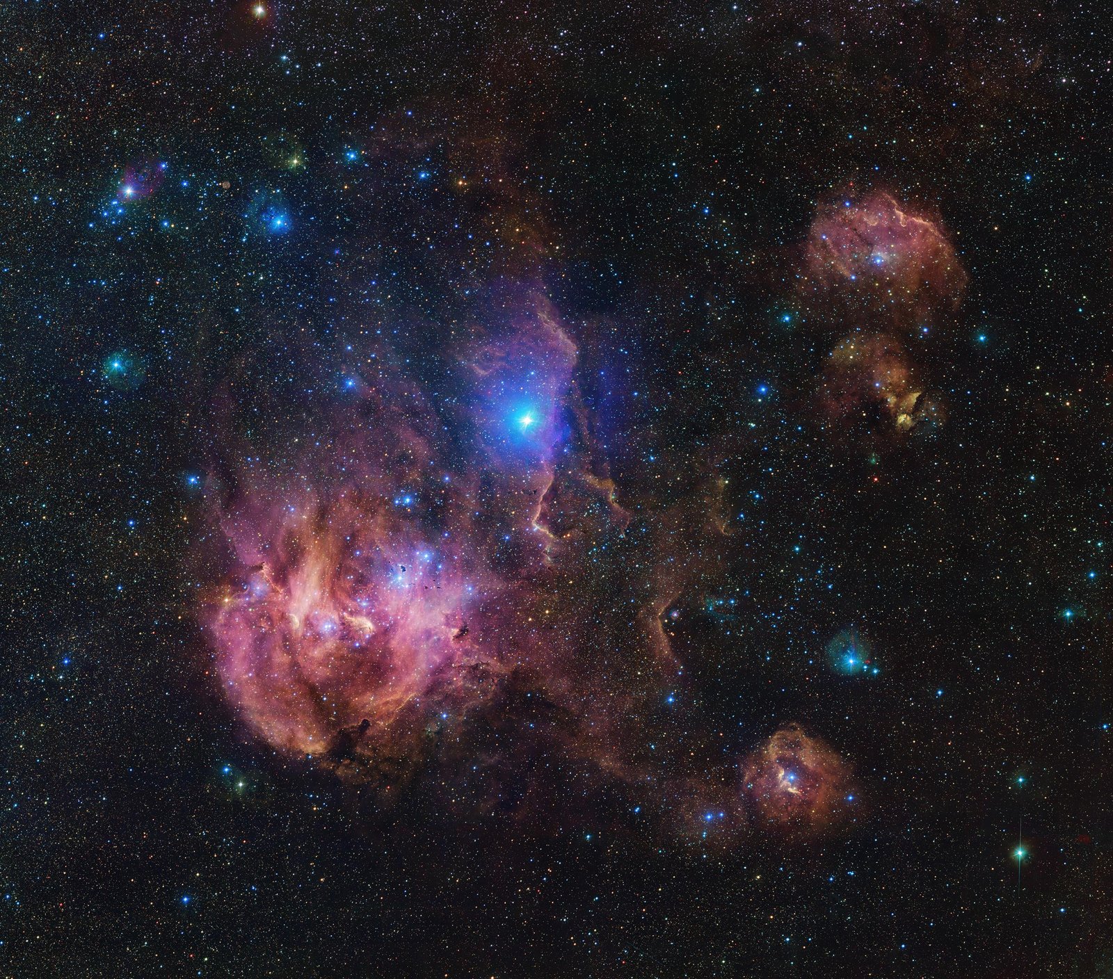The Running Chicken Nebula Captured in 1.5-Billion-Pixel Masterpiece