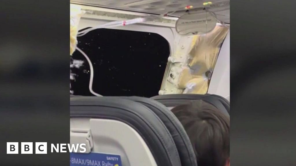 Alaska Airlines plane lands in Portland after losing window