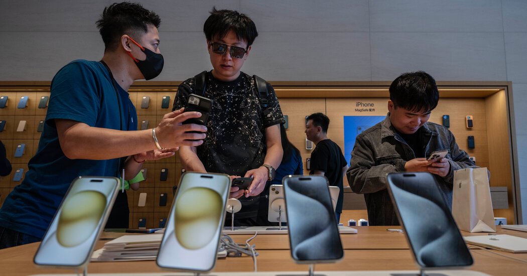 Apple Will Discount iPhones by $70 in China Starting Thursday