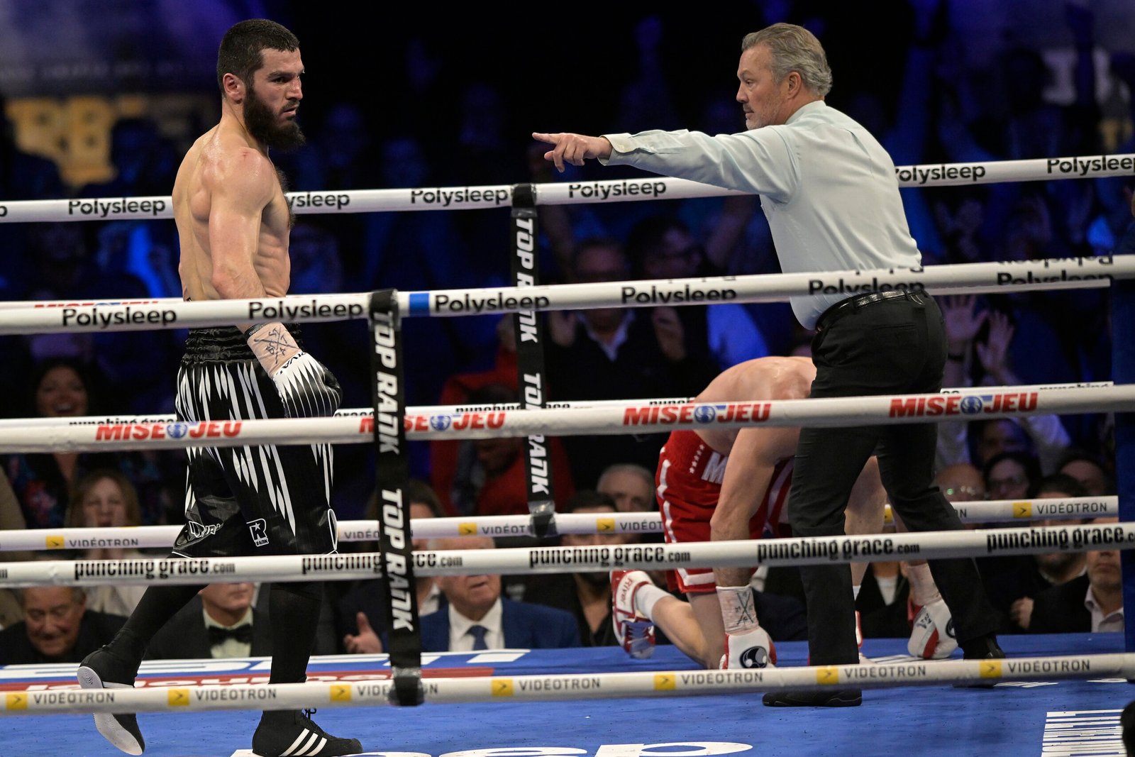 Beterbiev keeps KO rate perfect and 3 belts, stops Callum Smith