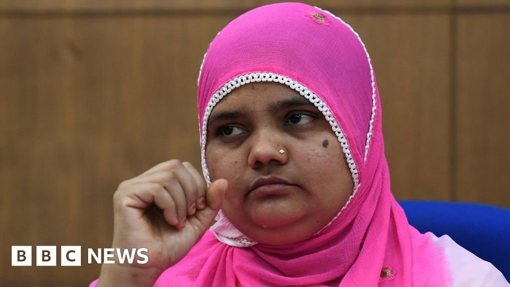 Bilkis Bano: India Supreme Court cancels release of 2002 riots rapists