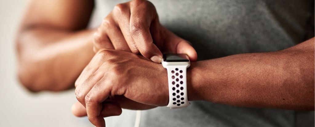 Can Activity Trackers Really Help You Achieve Your Fitness Goals? : ScienceAlert