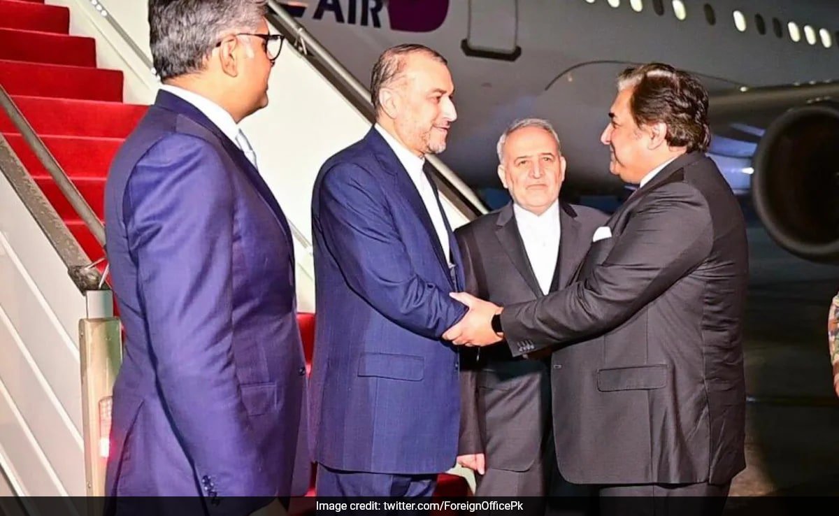 Days After Tit For Tat Strikes Iran Foreign Minister Visits Pakistan