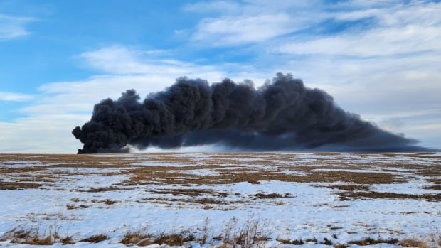 Emergency alert cancelled for area near fire at central Alberta oil lease site