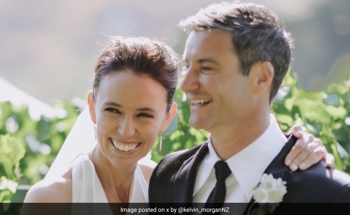 Pics Ex New Zealand PM Jacinda Ardern Marries Partner Clarke Gayford