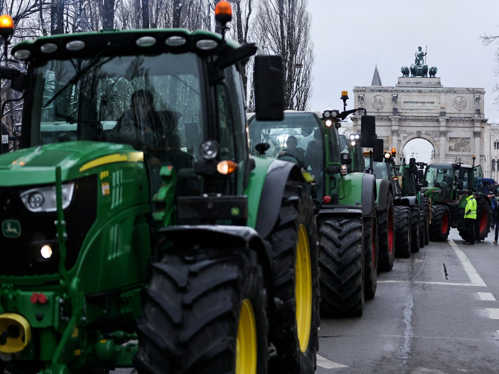 Farmers block roads across Germany to protest against subsidy cuts | Business and Economy News