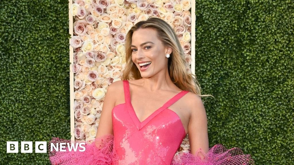Golden Globes 2024 Margot Robbie Barry Keoghan and more on red carpet