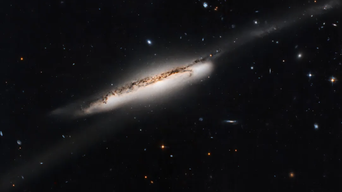 Hubble Telescope spies ‘bridge of stars’ connecting 2 galaxies (image)