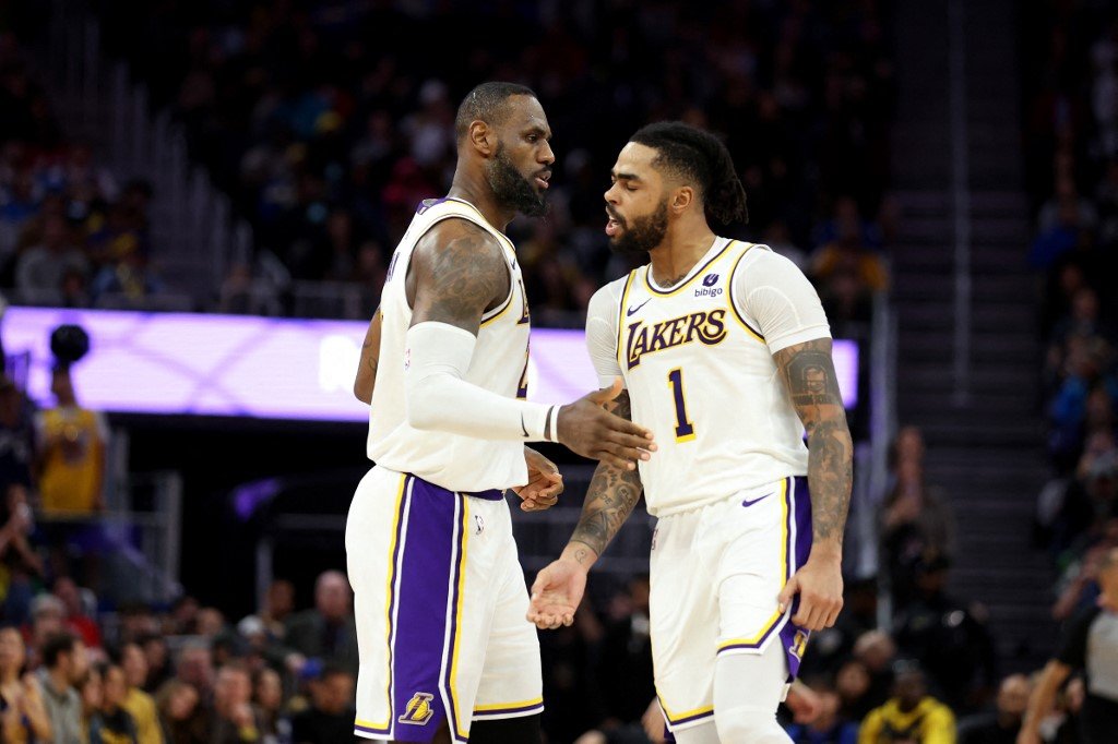 Lakers’ D’Angelo Russell fined $15K for kicking game ball