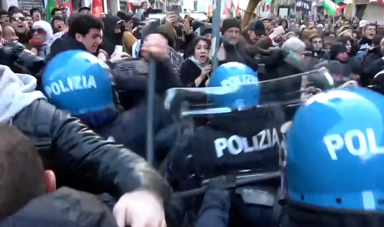 Police beat pro Palestine demonstrators in Italy | Israel War on Gaza