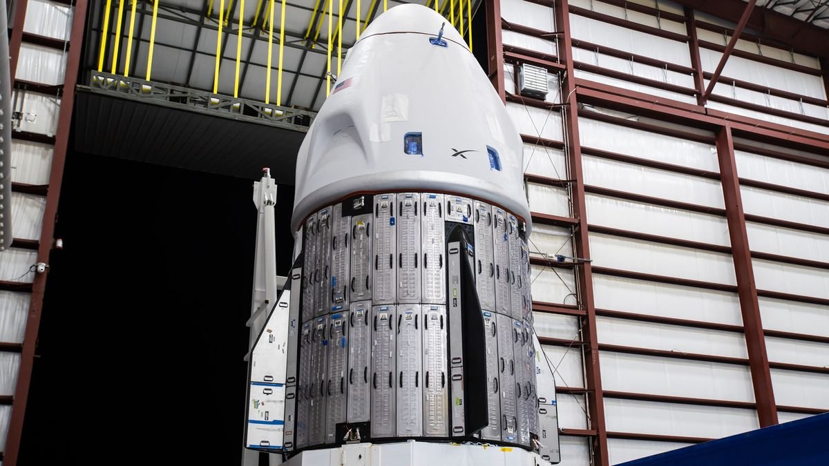 SpaceX Dragon capsule arrives at pad for Ax-3 astronaut launch