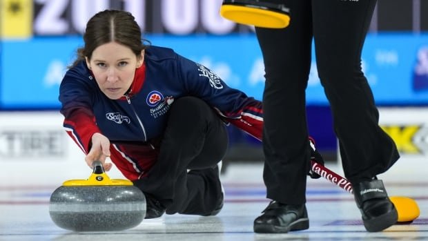 Winnipeg’s Kaitlyn Lawes secures 10th trip to national women’s curling championship