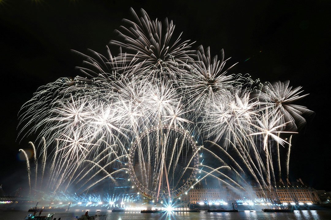 World welcomes 2024 with New Years fireworks