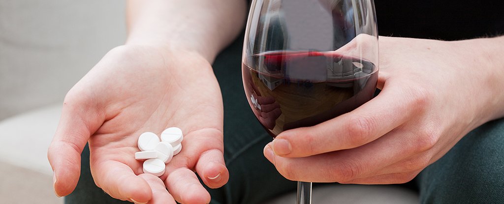 Experts Explain What Drinking While on Medication Can Do to Your Body : ScienceAlert