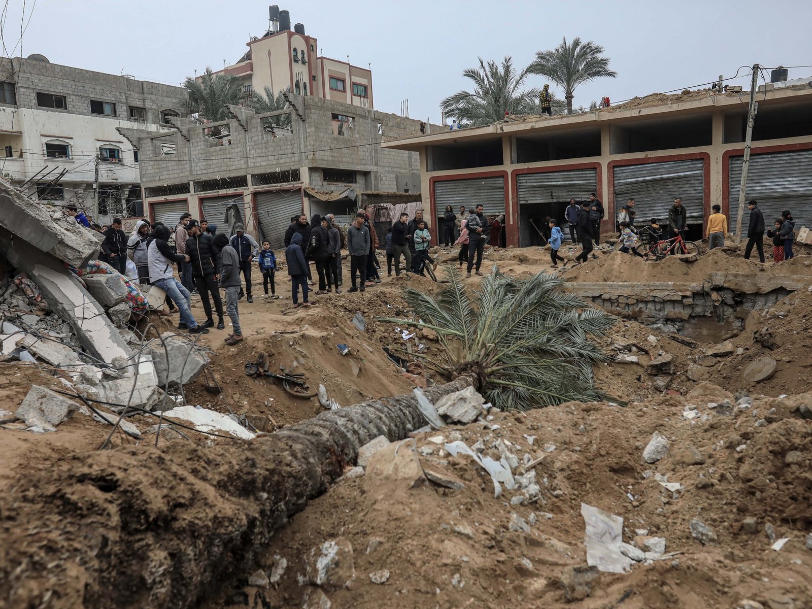 Israel bombs homes in central Gaza killing several families | Gaza News