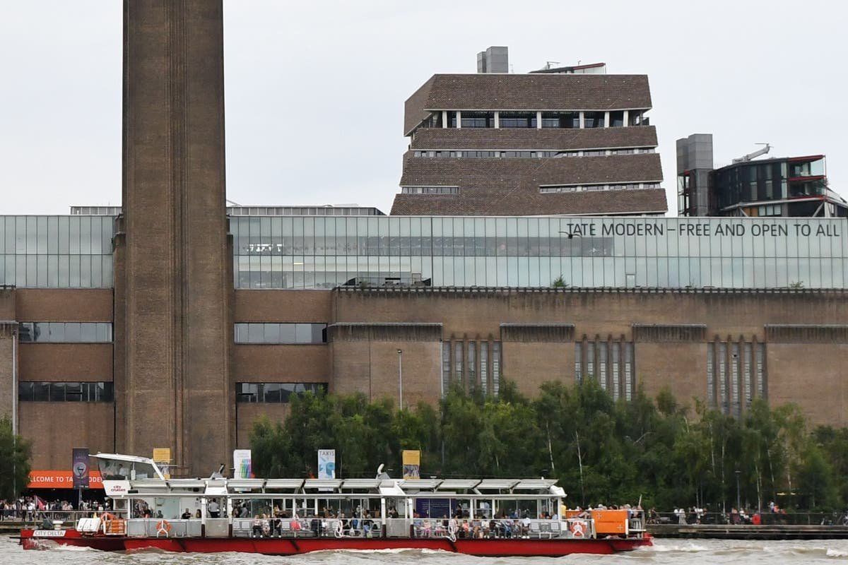 Man dies after falling from the Tate Modern