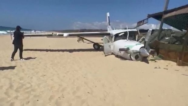Man killed 4 Canadians injured after plane lands on Mexican beach