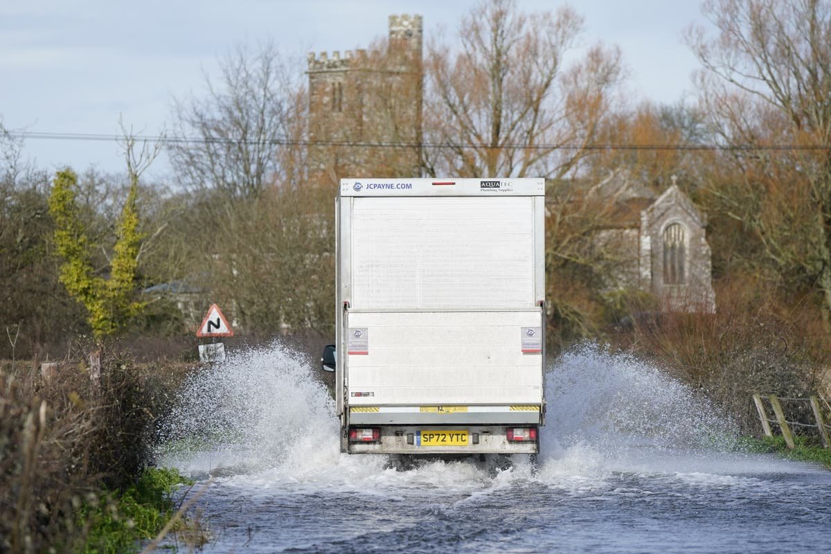 Mapped Hundreds of flood alerts as UK braces for washout weekend