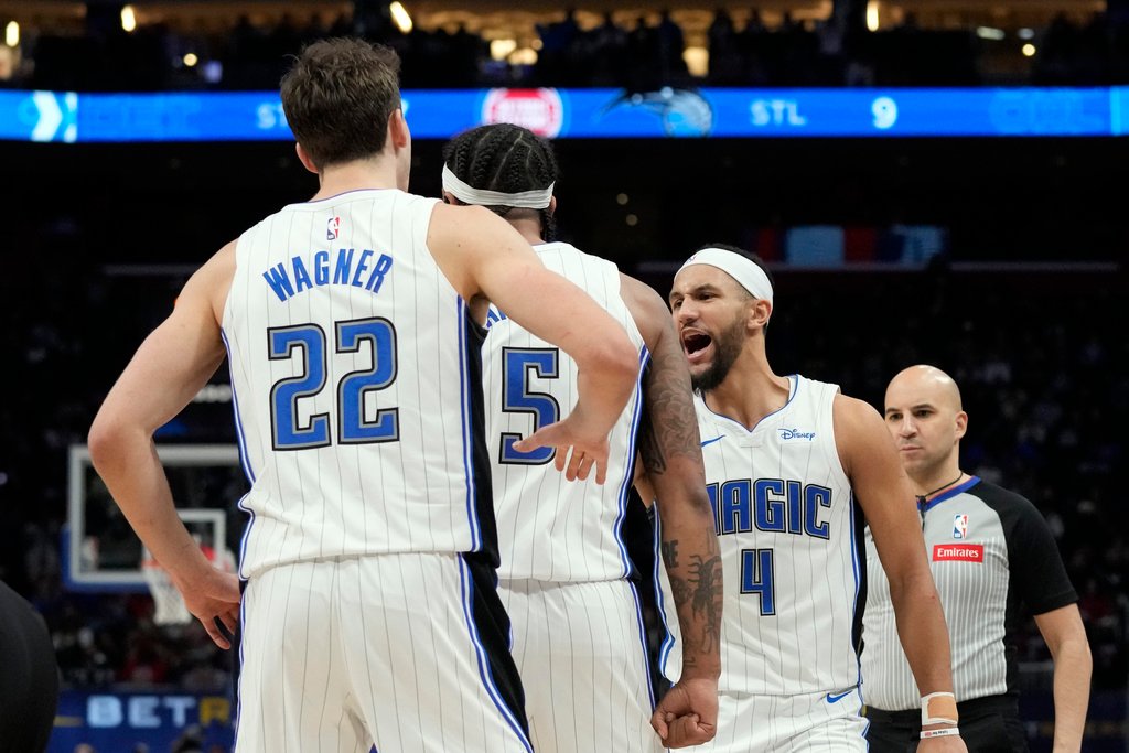 Paolo Banchero delivers in clutch as Magic beat Pistons