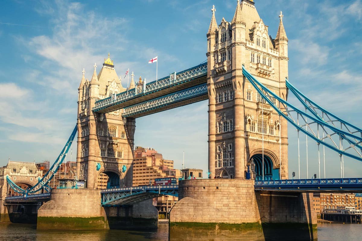 Police forced to close Tower Bridge due to pro Palestine protest