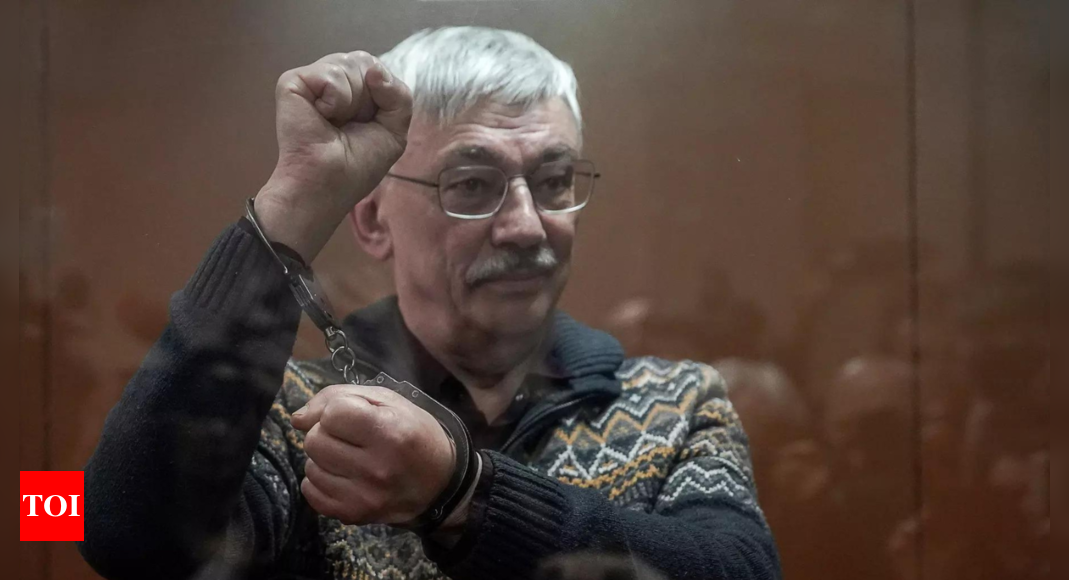 Russian court jails veteran activist Orlov for 25 years