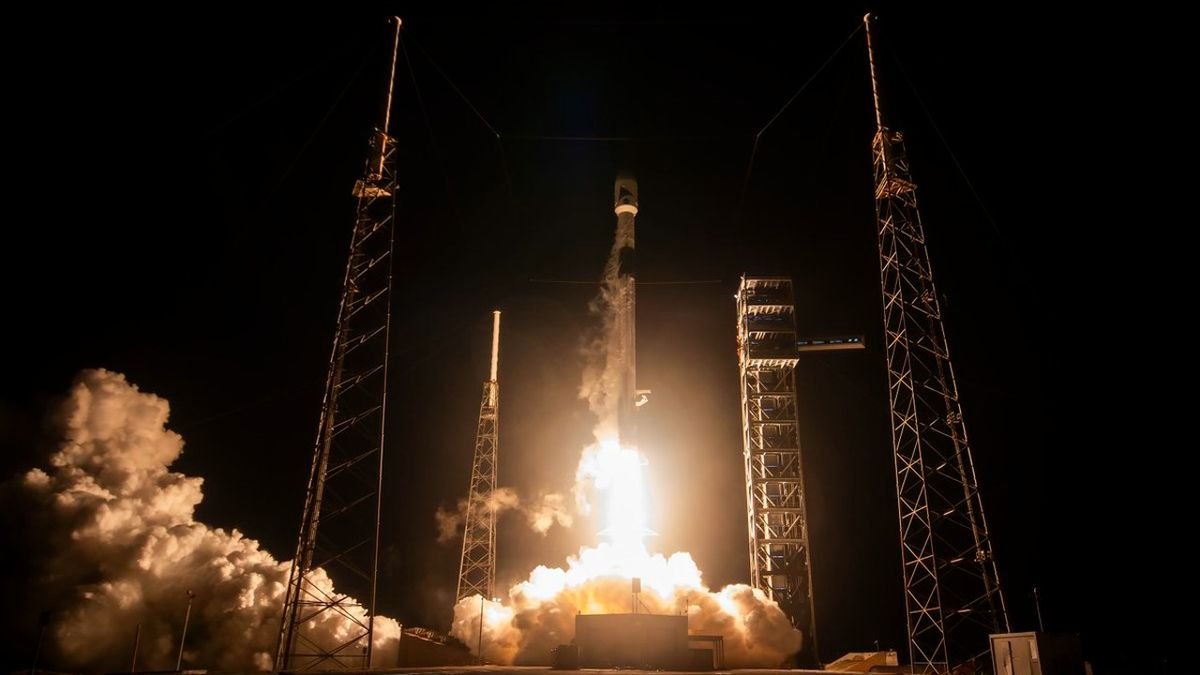 See SpaceX’s breathtaking launch of NASA’s PACE satellite (photos)