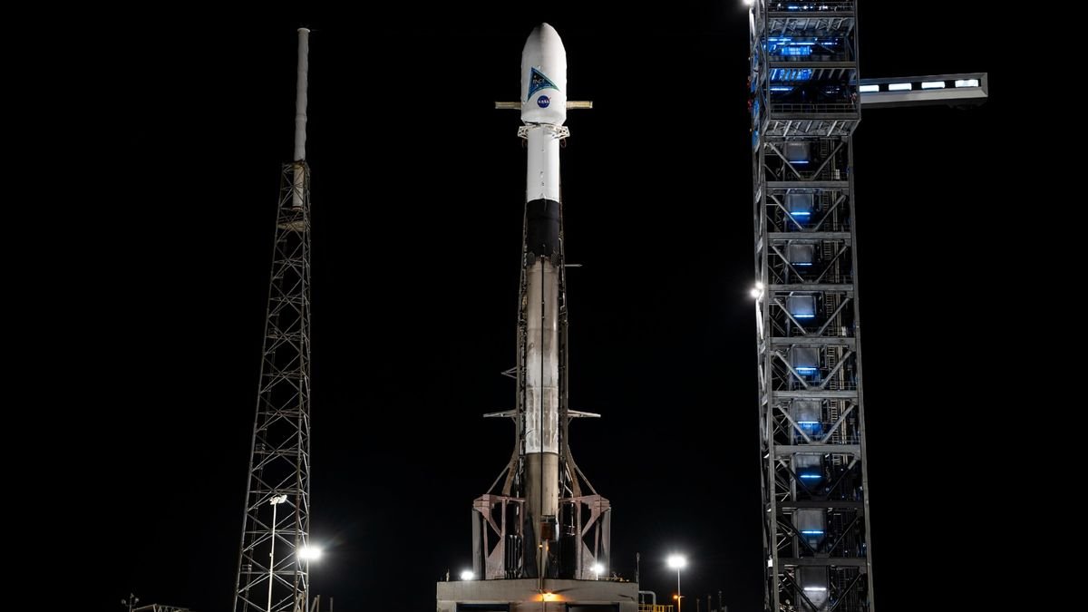 SpaceX rolls out rocket to launch NASA’s ocean-studying PACE satellite on Feb. 6