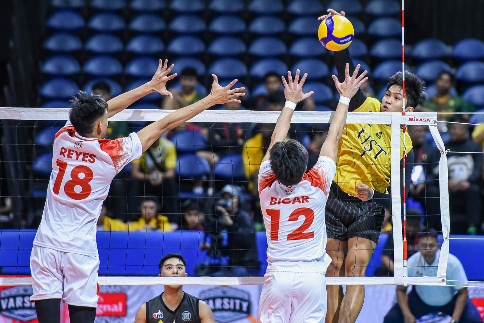 UAAP volleyball: UST Golden Spikers, FEU Tamaraws share early lead