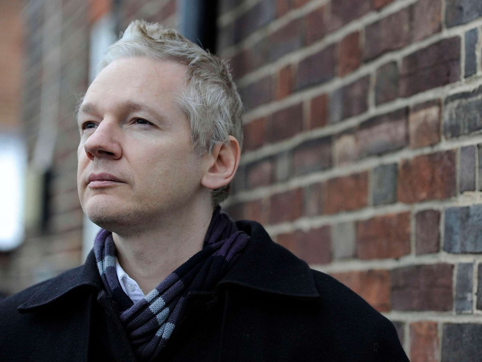 Who is Julian Assange and why does the United States want him so badly? | Julian Assange