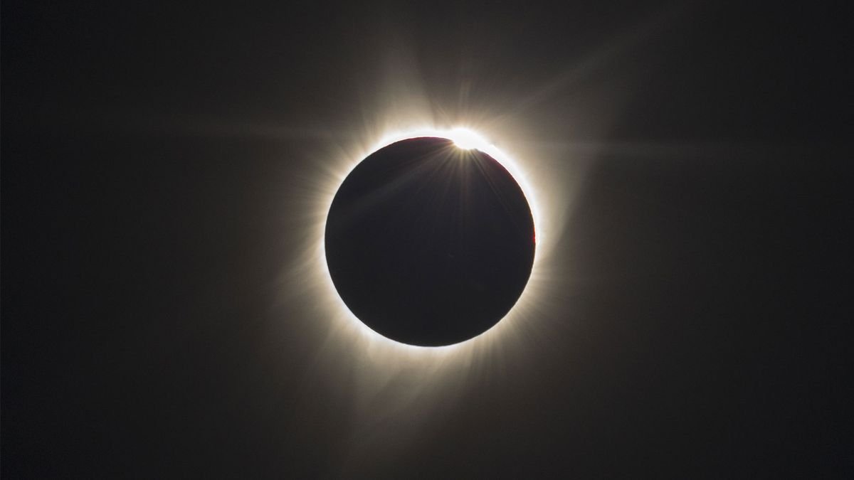 10 phenomena to photograph during April’s total solar eclipse