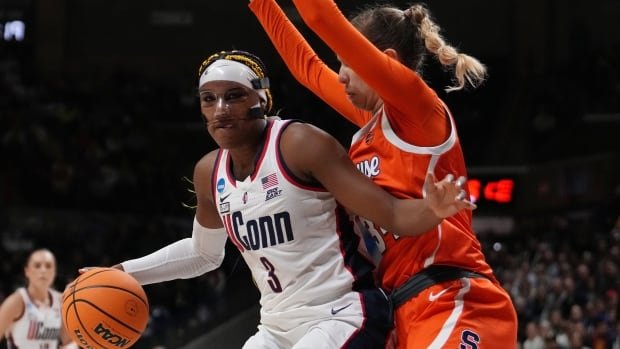 Aaliyah Edwards’ double-double helps UConn survive Syracuse scare, advance to Sweet 16