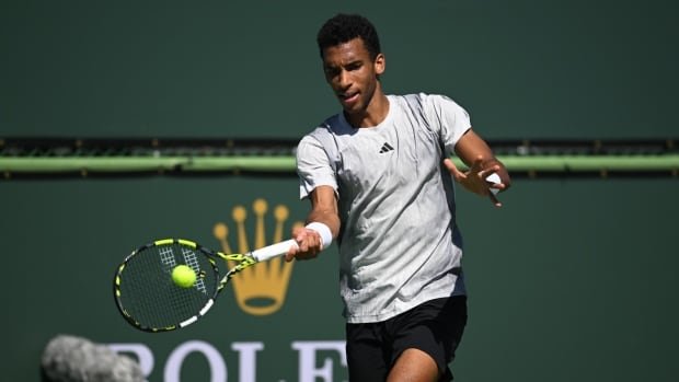 Auger-Aliassime falls in straight sets to Alcaraz in 3rd round at Indian Wells