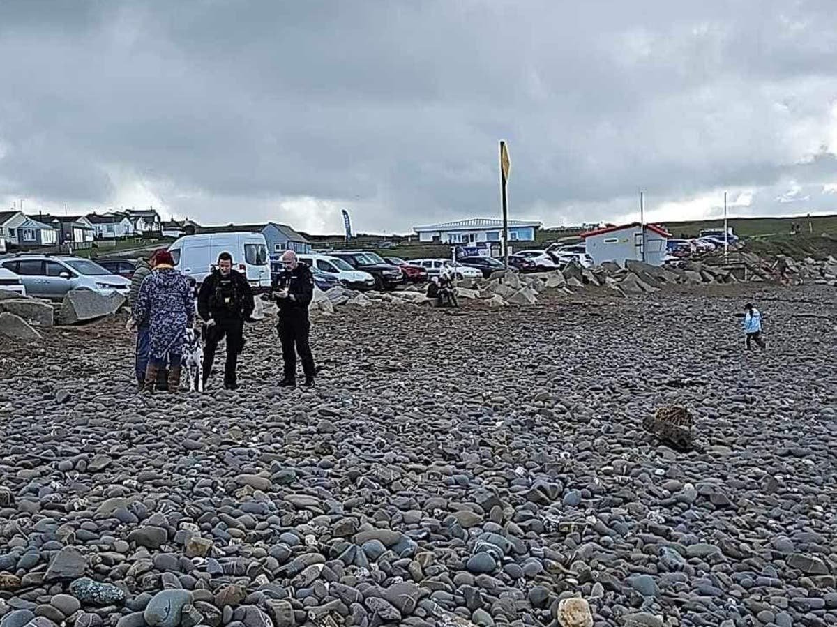 Bomb scare on Cornwall beach as Navy evacuates beachgoers