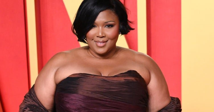 Celebrities Are Rallying Behind Lizzo After Saying I Quit In A Cryptic Instagram Message About Being Dragged