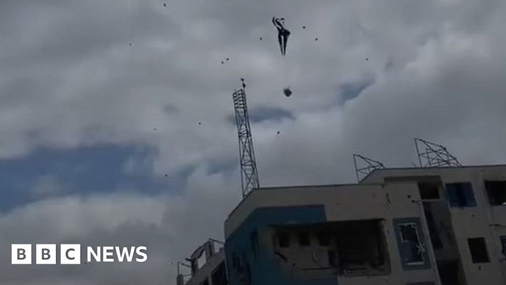 Five killed in Gaza aid drop parachute failure reports