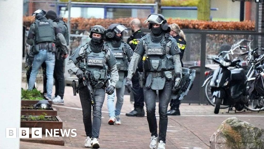 Man holds several hostages inside Dutch nightclub