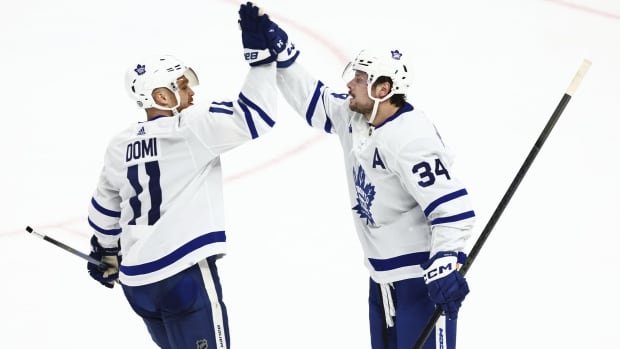 Maple Leafs’ Auston Matthews reaches 60-goal mark for 2nd time in 3 seasons