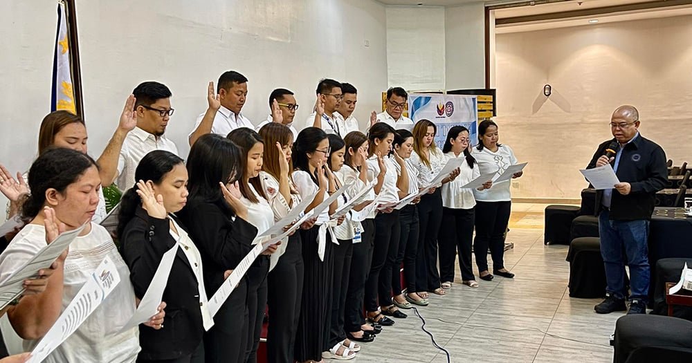 Mendoza leads oath taking of newly hired promoted LTO 7 employees
