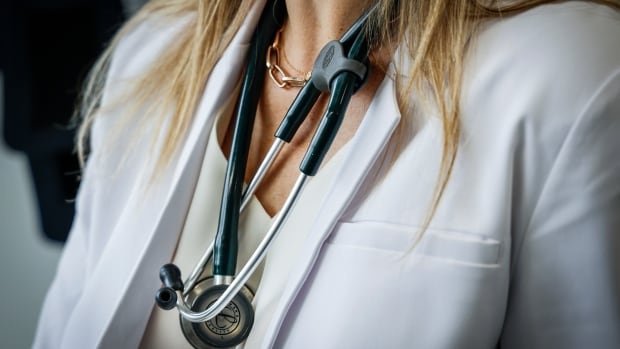 Murky rules for nurse practitioners give rise to private clinics in Ontario