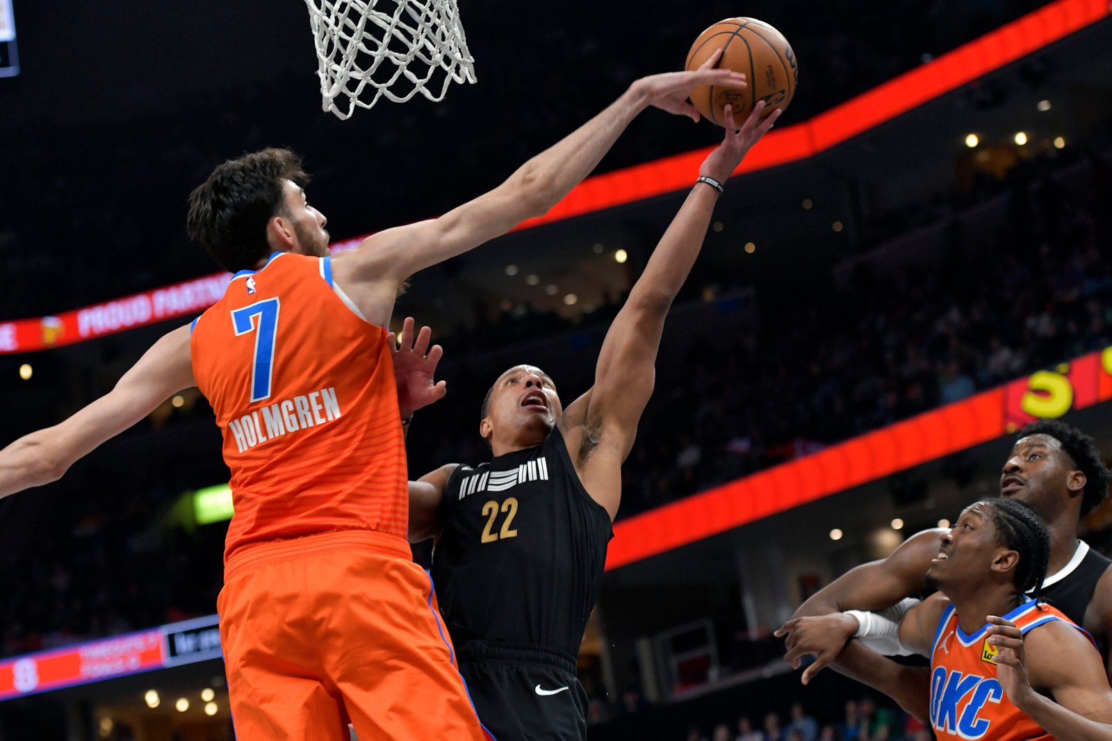 NBA: Thunder defeat Grizzlies for share of West lead