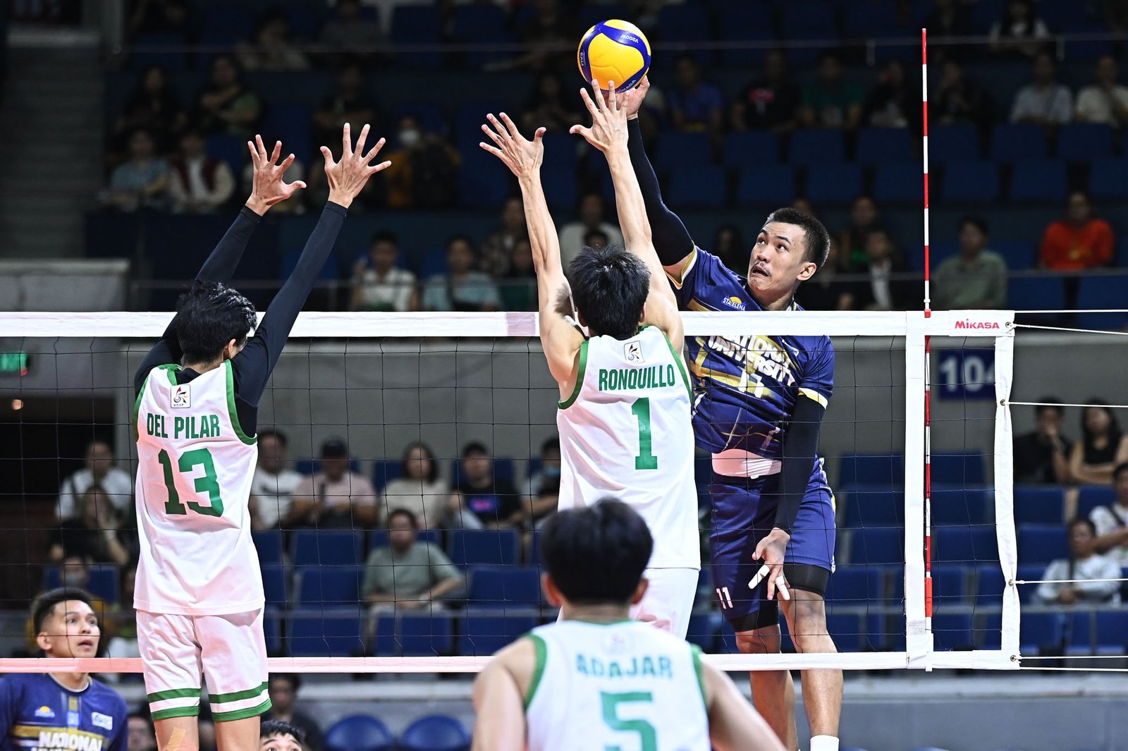 NU posts 6th straight win, downs La Salle in UAAP men’s volleyball