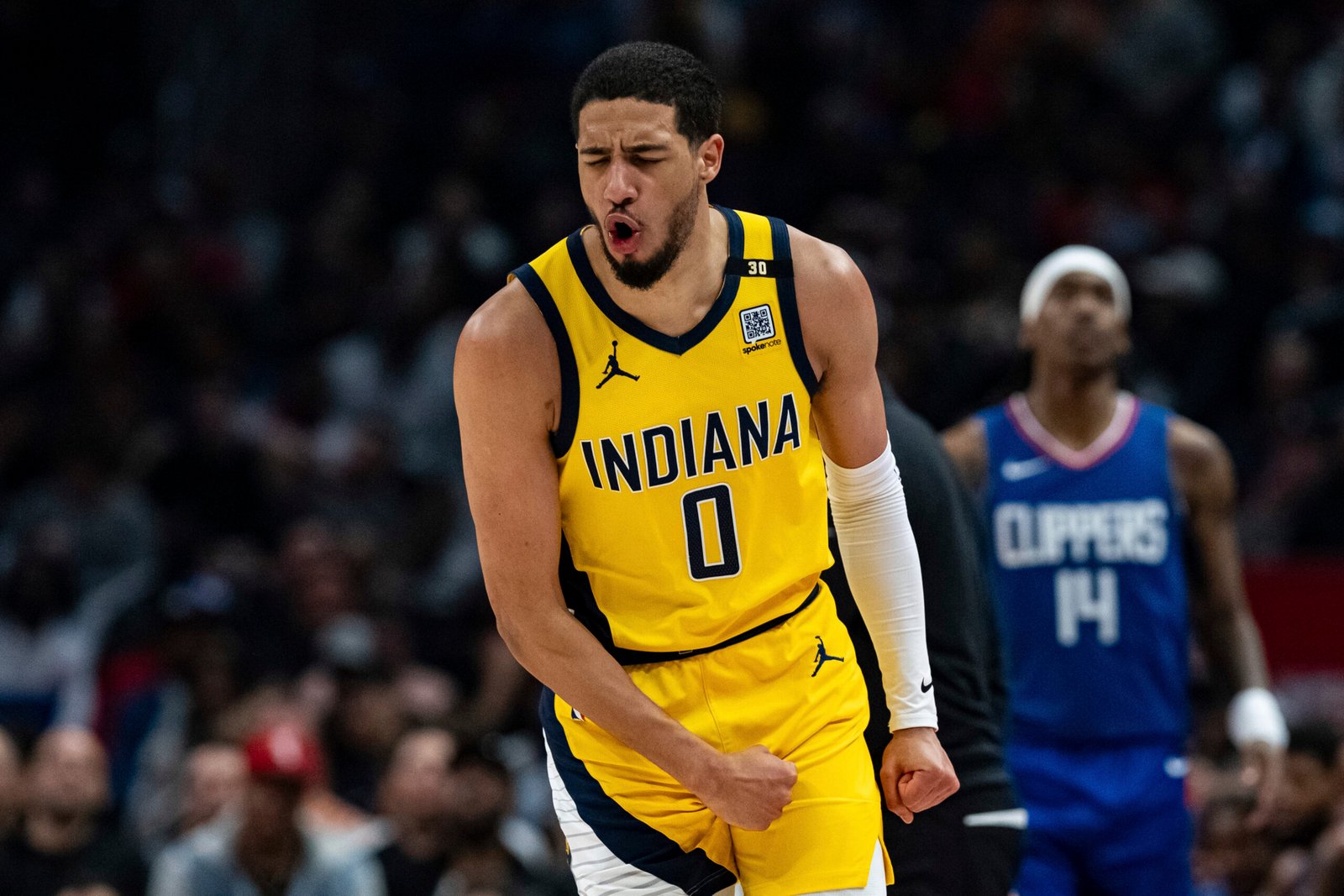 Pacers pull away in fourth to beat Clippers