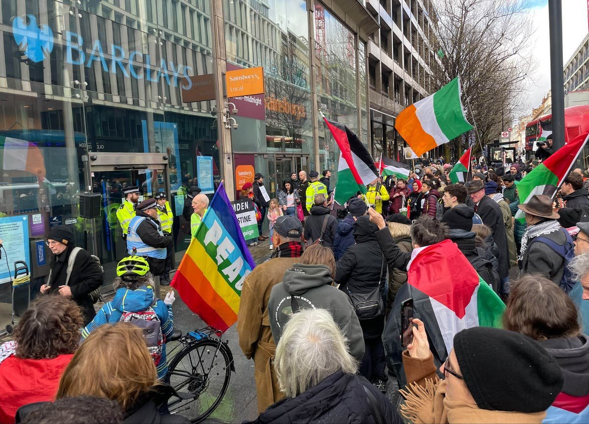 Police block pro-Palestinian protest in London day after Rishi Sunak extremist warning