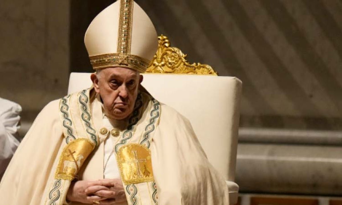 Pope Francis presides over Easter Vigil
