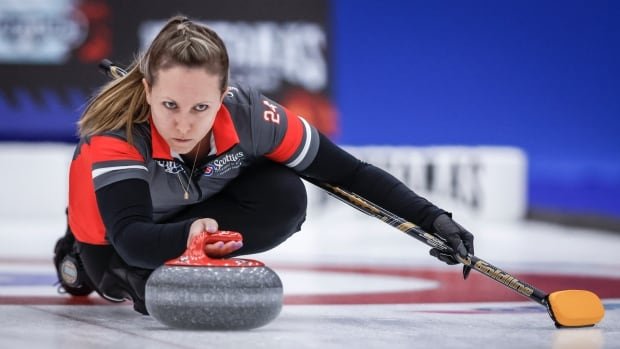 Rachel Homan stays perfect, defeats Norway at women’s curling worlds