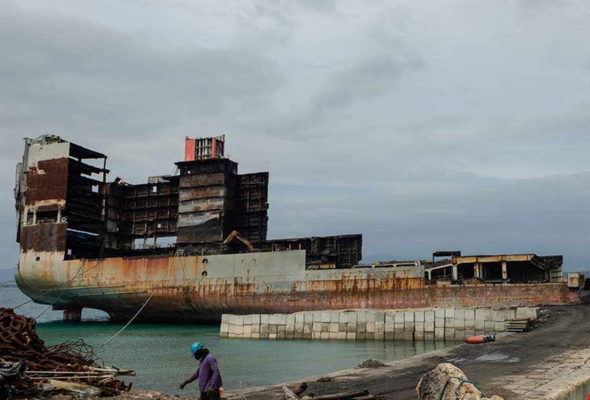 Ship breaking operation of stranded vessel continues despite cease and desist order